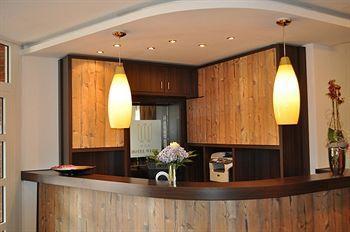 Hotel Weide Satow Bagian luar foto
