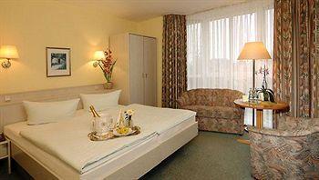Hotel Weide Satow Bagian luar foto