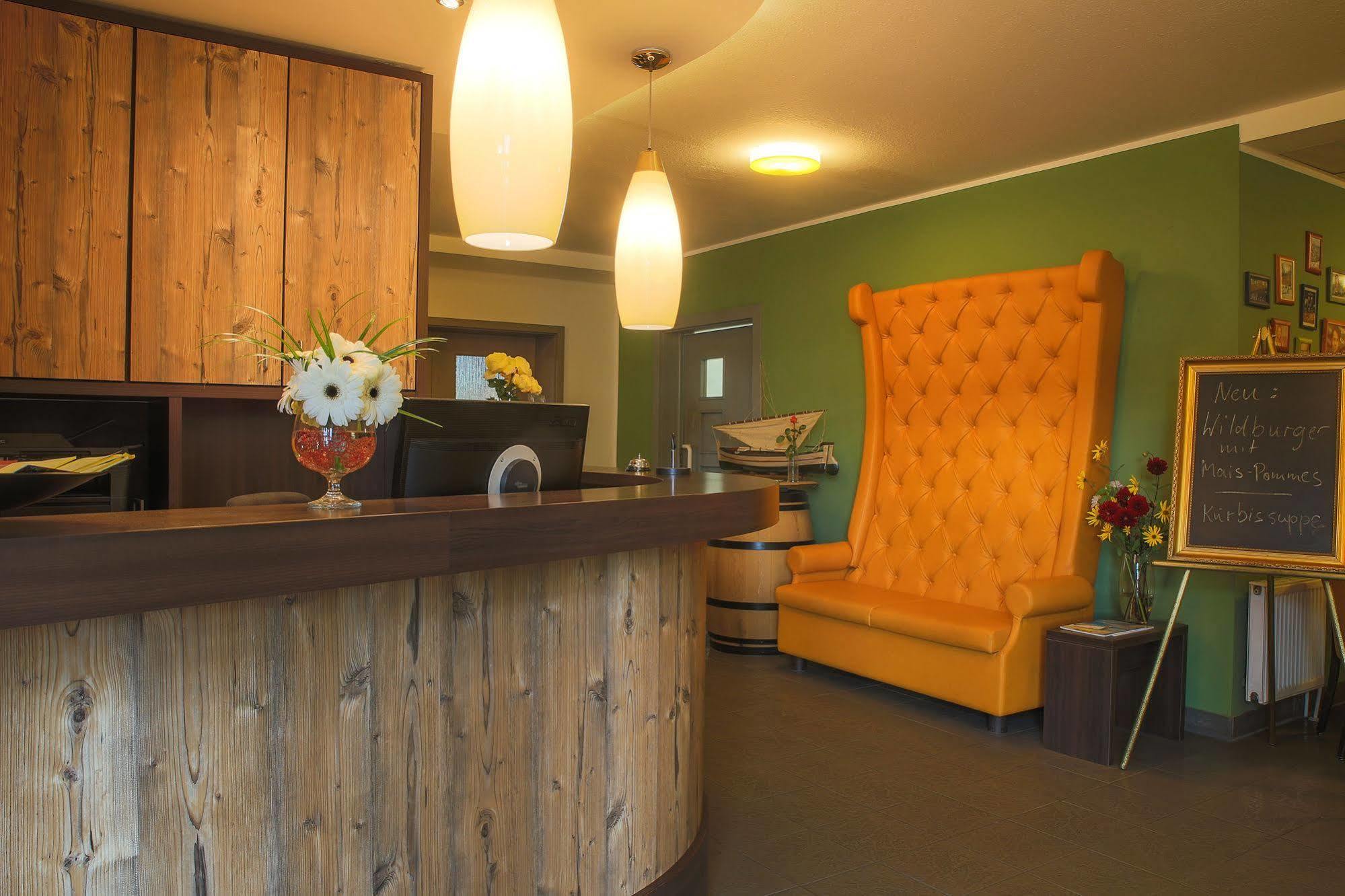 Hotel Weide Satow Bagian luar foto